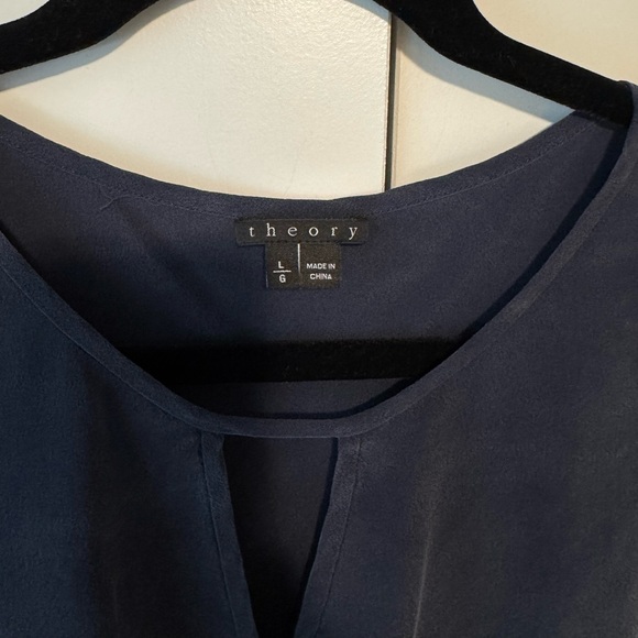 Theory Navy V-Neck Wrap Silk Blouse Sz Large - Picture 5 of 10